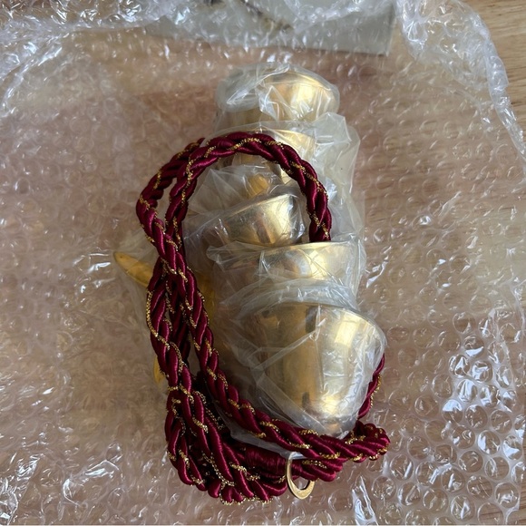 Brass Pine Tree and 5 Brass Bells Swag for Door or Window New in Box - Picture 10 of 14